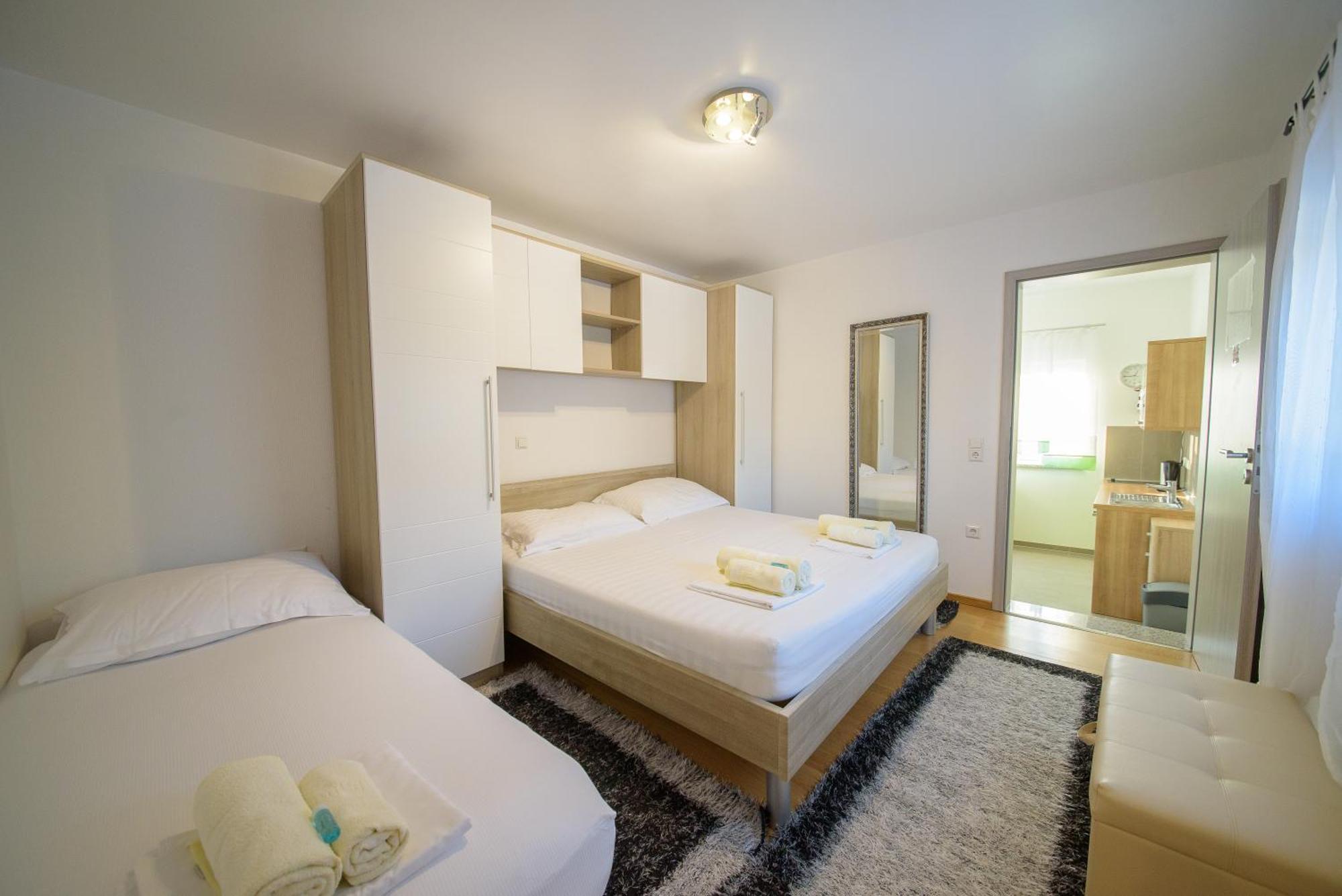 Jeli Apartments Starigrad Paklenica Pokoj fotografie
